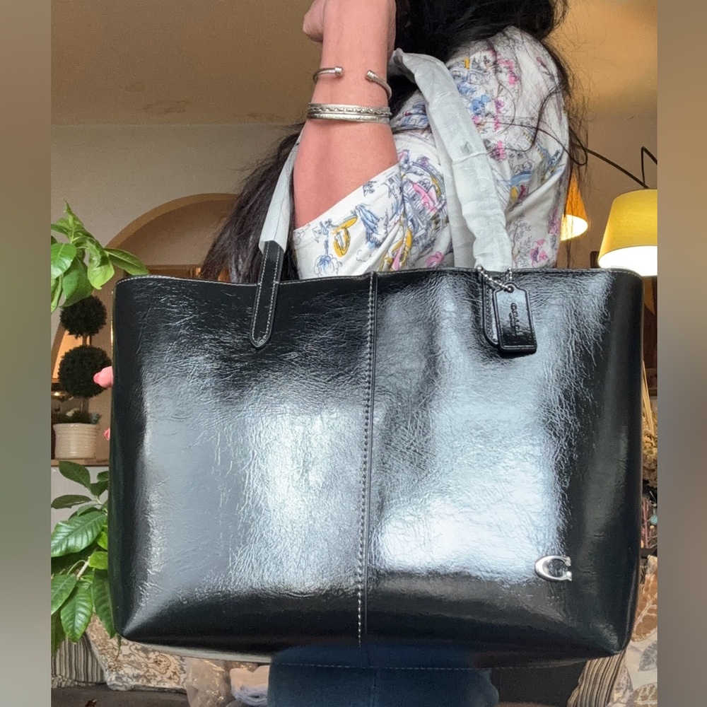 Authentic COACH 1941 patent Leather magnetic closure large Tote Bag - Picture 2 of 16